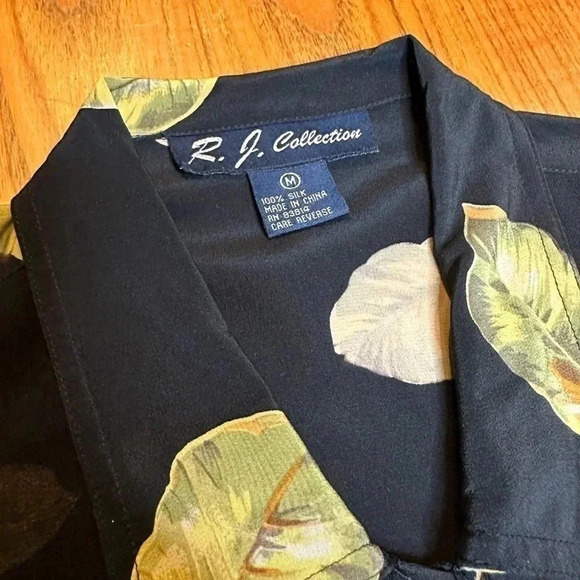 Vintage R.J Collection button down blouse size:M 100% Silk - Picture 2 of 4